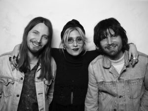 Zweeds droompop trio ViVii maakt fraaie live vertolking van hun single ‘One Day’