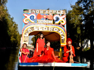 Nederlands/ Mexicaanse band Snowapple treedt op in Mexico-Stad tijdens Internationale Vrouwendag manifestatie