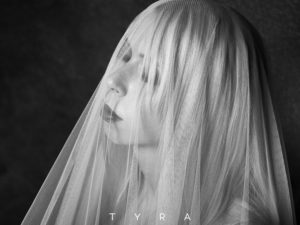 TYRA brengt debuut-EP ‘Redemption’ uit; zeven popliedjes die verlossing en troost brengen